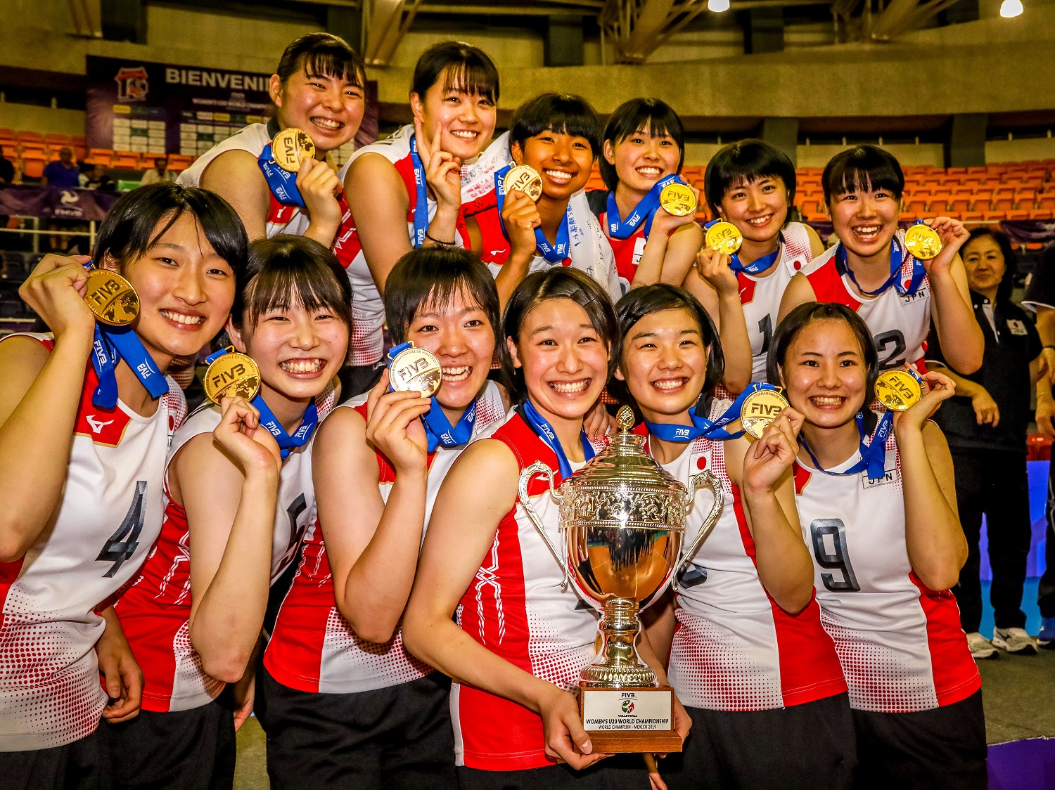 日本 バレー 女子 メンバー