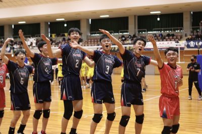 東山高等学校 男子バレーボールチーム シャツ XL 東山高校 男子バレーボール部 Tシャツ - メルカリ