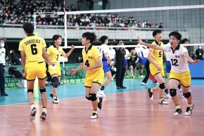 駿台学園が全員バレーで逆転勝利、日本一をつかみ取る【春高2023