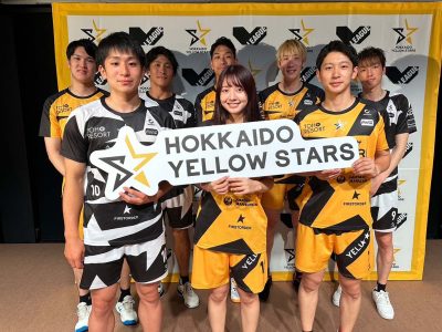 北海道イエロースターズ 新入団選手や新監督とともに新ユニフォームを