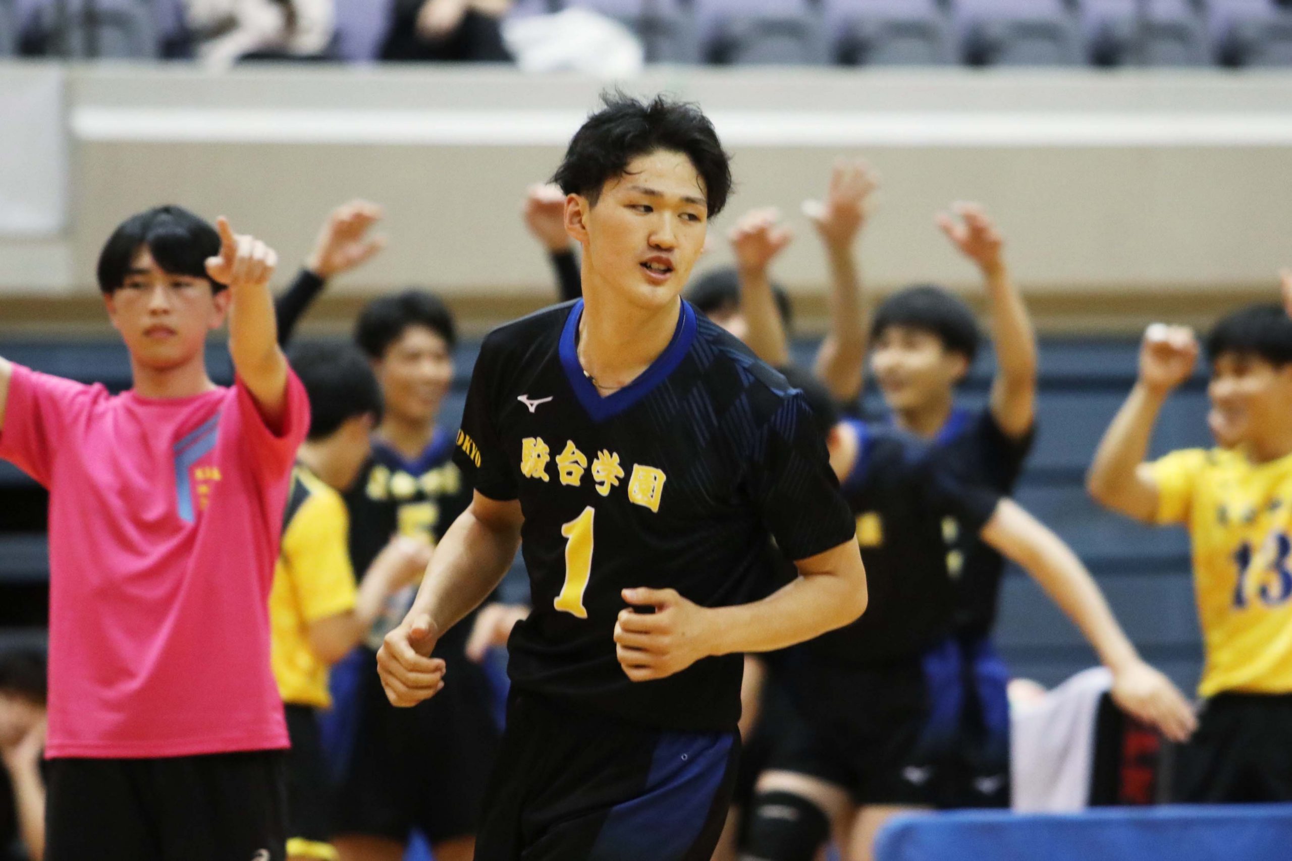 予選グループ戦で優勝候補の一角、駿台学園が東北にストレートで